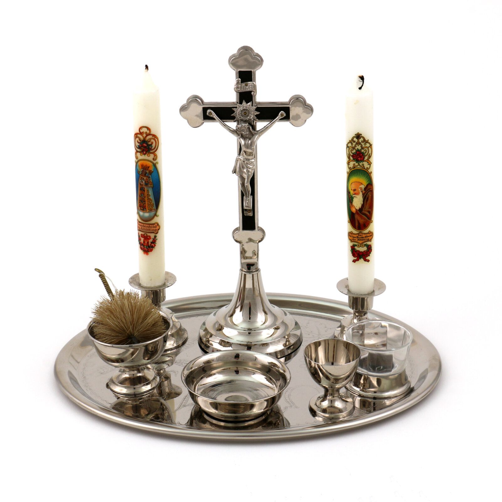 Eine Versehgarnitur mit Utensilien zum Spenden der Sterbesakramente gehörte bis vor einigen Jahrzehnten zur katholisch geprägten häuslichen Ausstattung.