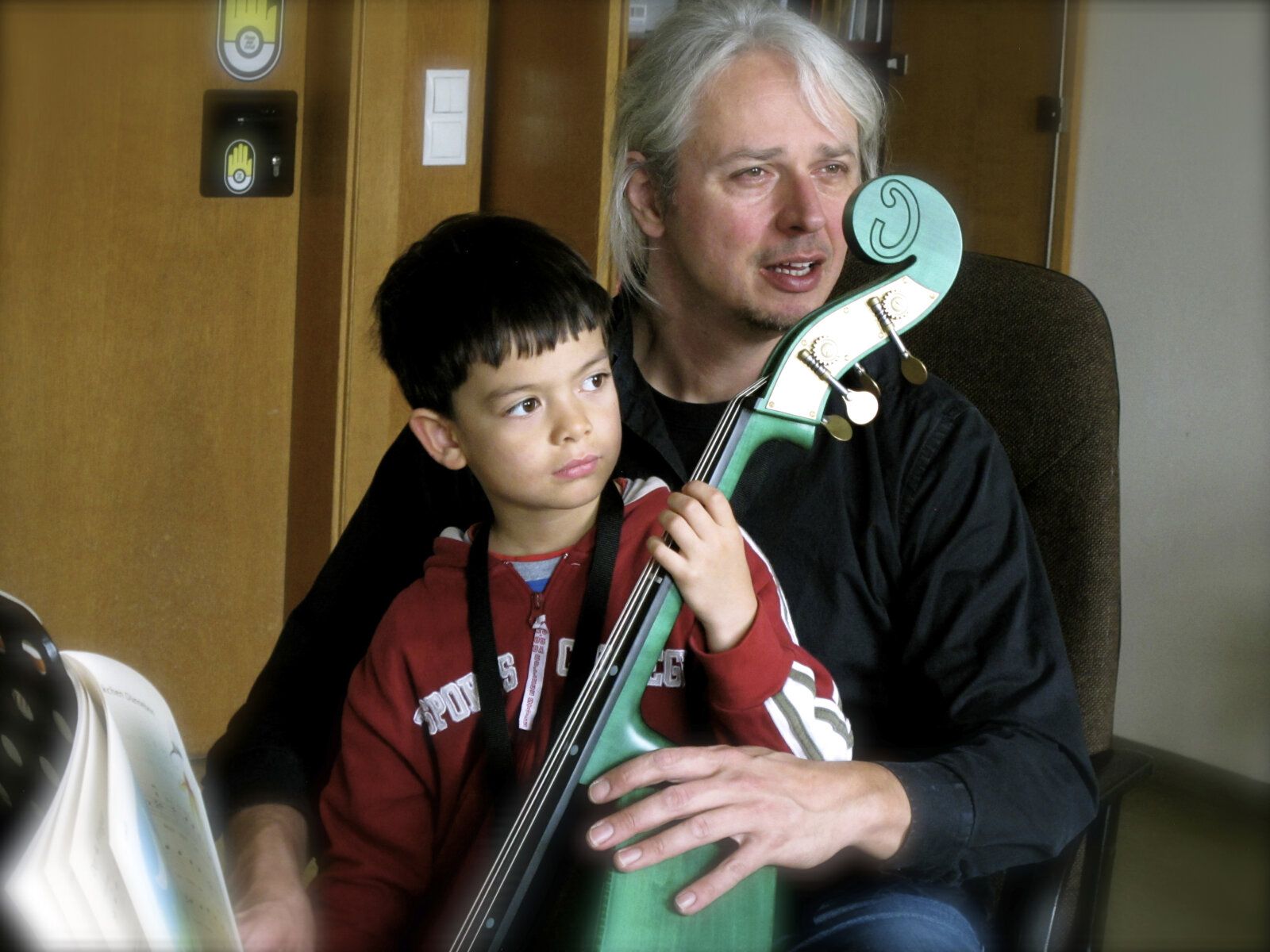 Die ersten Schritte auf dem Minibass.