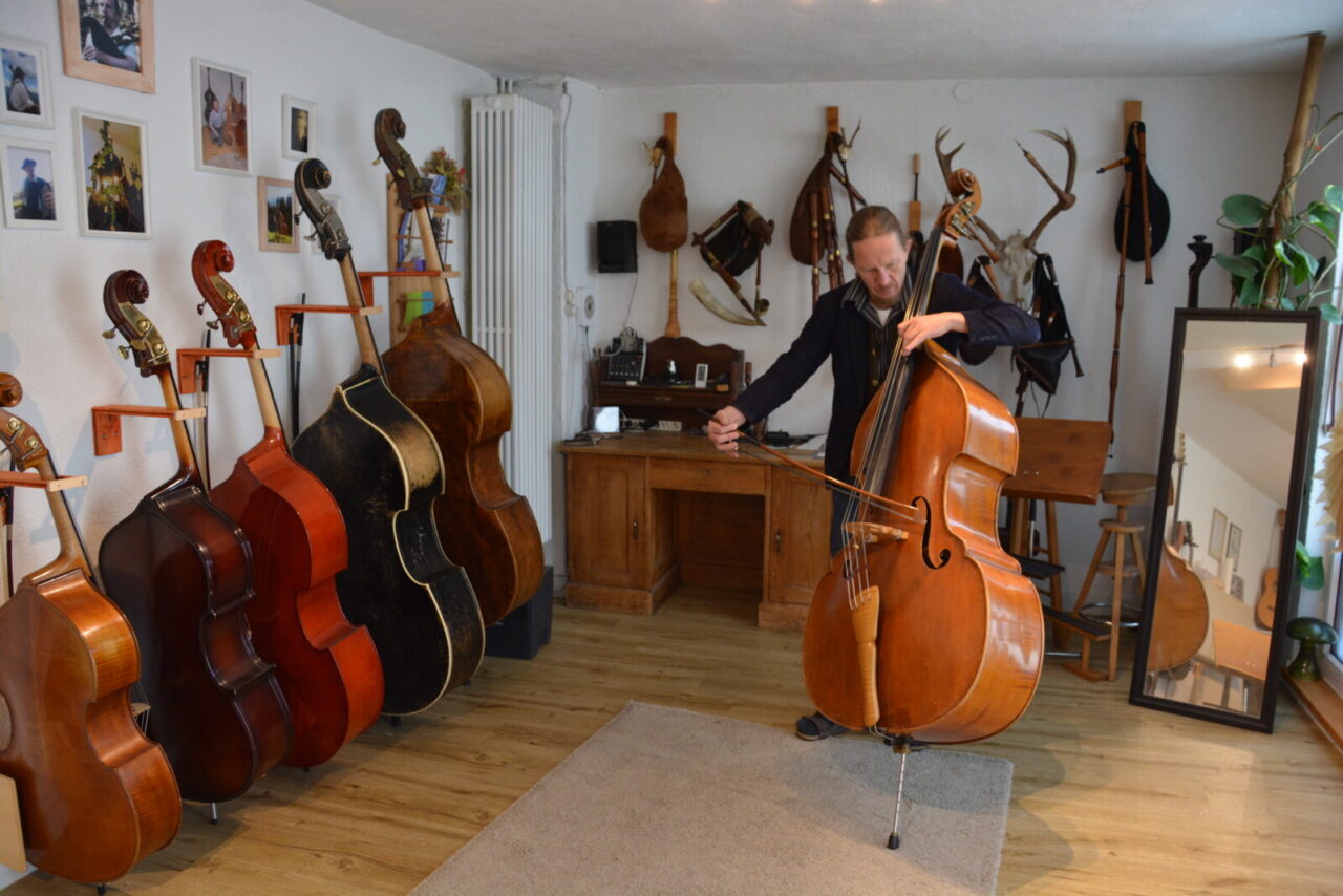 Mit einem tiefen Instrument hoch hinaus