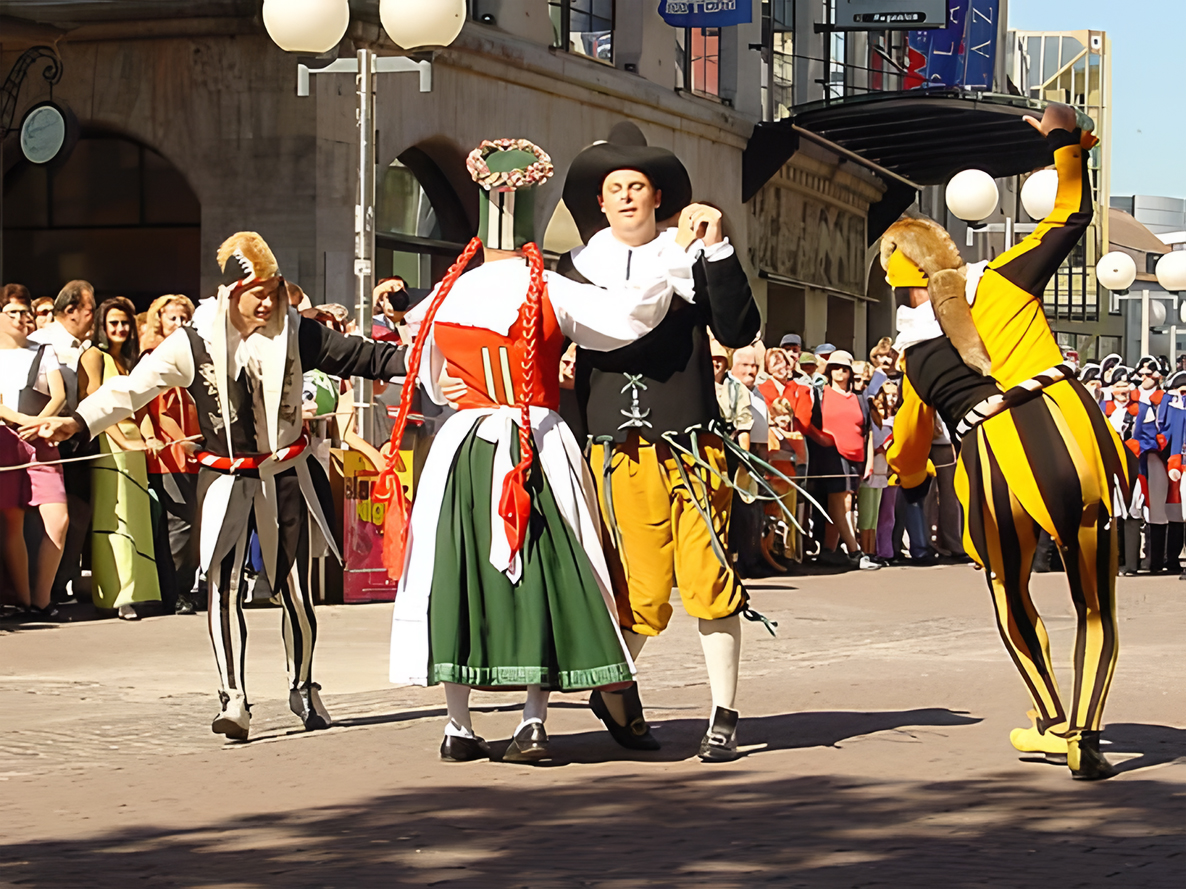 Tanz von Bauer und Bäure beim Ulmer Fischerstechen
