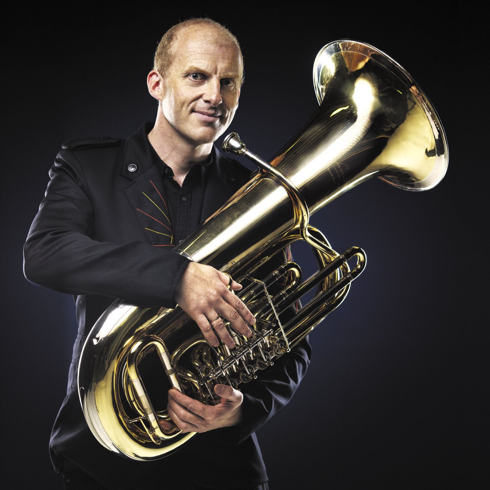 Der Norweger Øystein Baadsvik (*1966) lebt ausschließlich als Solist, erweiterte das Repertoire maßgeblich und erreichte durch neue Spieltechniken ein weltweites Publikum.