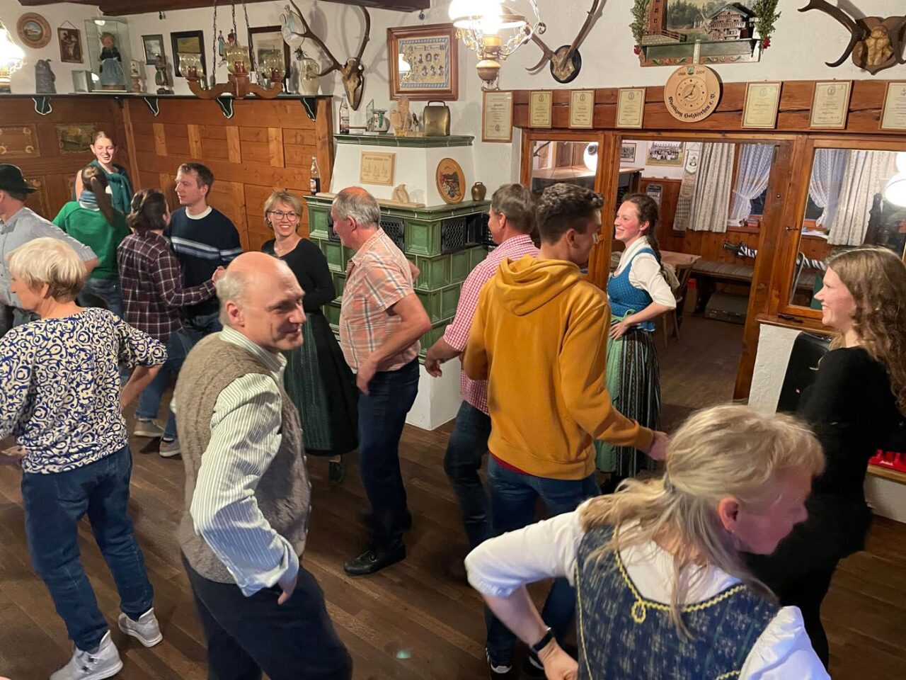 Die Tracht, die Zwiefachen und die Beratung